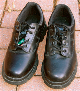 Title: Safety shoes - Description: This is a pair of safety shoes.